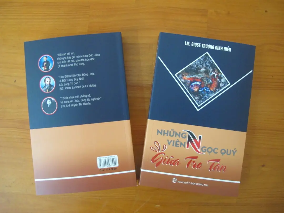 Giới thiệu tác phẩm “Những viên ngọc quý giữa tro tàn”

